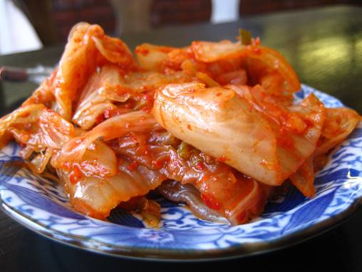 https://upload.wikimedia.org/wikipedia/commons/thumb/9/9d/Korean_cuisine-Kimchi-08.jpg/2048px-Korean_cuisine-Kimchi-08.jpg